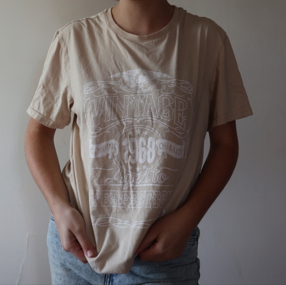 "Vintage 1968" Graphic Tee - Picture 6 of 7